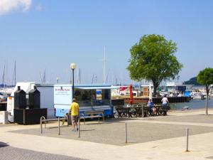 Hausboot Schwimmendes Haus in Ribnitz-Damgarten