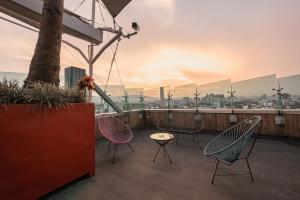 The Skyline Loft Modern Comfort with Stunning City Views