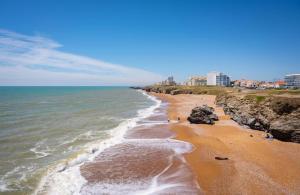 Aux Mouettes les pieds dans leau accès direct à la place 5 personnes