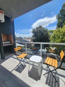 Depto céntrico en Pinamar con parrilla y piscina en la terraza