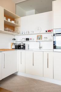 Skyscraper Amazing Castle & City View Apartment