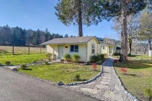 Near Rivers and Trails Cabin in Rural Grants Pass - Cave Junction