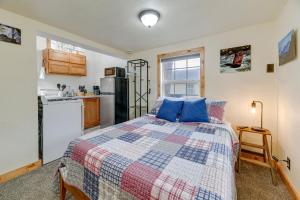 Near Rivers and Trails Cabin in Rural Grants Pass