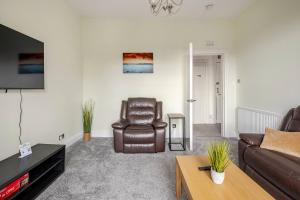 Modern and Stylish 1-Bed Apartment in Dundee City Centre - Perfect for Short or Long Stays & Contractors