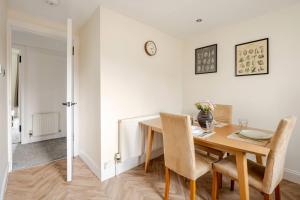 Modern and Stylish 1-Bed Apartment in Dundee City Centre - Perfect for Short or Long Stays & Contractors