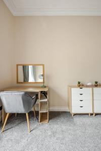 Modern and Stylish 1-Bed Apartment in Dundee City Centre - Perfect for Short or Long Stays & Contractors