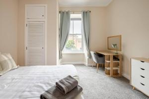 Modern and Stylish 1-Bed Apartment in Dundee City Centre - Perfect for Short or Long Stays & Contractors