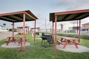 Plantation Suites and Conference Center