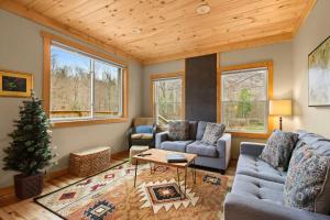 Ski, Hike, Fish! Mtn-View Creekside Gem in Newland