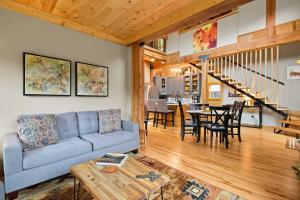 Ski, Hike, Fish! Mtn-View Creekside Gem in Newland