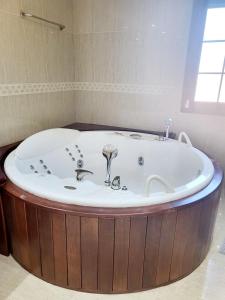 ENJOY House with Large Pool & Jacuzzi