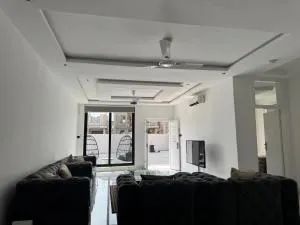 Stay at FD170 Modern Getaway Located in Adjiringanor Accra - Ogbojo