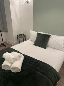 5 BEDROOM House W ALL Bill Inc - Killingbeck