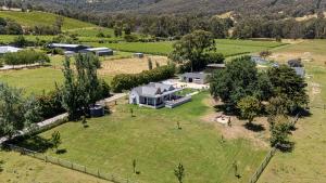 Yarra Fox Farm Cottage Farmstay