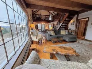 5H Charming Hilltop Farmhouse with Stunning Views & Modern Comforts Near Mountain View Grand Resort - Jefferson