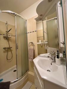 Appartements Vue mer, balcon, 50m plage & village, au calme - centre ville historique, 2P pour 4 maximum : photos des chambres