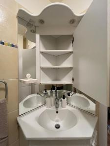 Appartements Vue mer, balcon, 50m plage & village, au calme - centre ville historique, 2P pour 4 maximum : photos des chambres