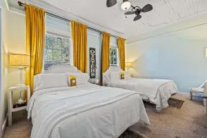 Old Carrabelle Hotel Captains Quarters Suite - Carrabelle