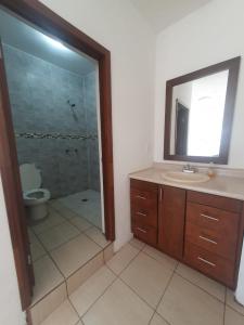 Estudio en tabachines, espacios compartidos alberca, cerca de salida Los Cabos