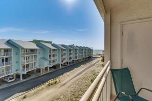 Orange Beach Retreat with 4 Pools - Walk to Beach!