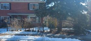 High Park junior studio with washroom and kitchen