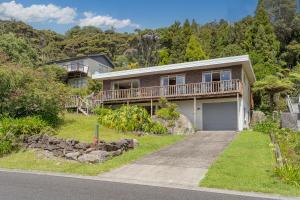 The Retreat - Front Beach Bach