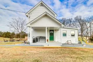 Fire Pits, Creek View Historic Virginia Farmhouse - Flat Run