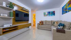 Condomínio Club a 50m da Praia dos Anjos - Apto Vista Mar, 2 Quartos, Piscina, Churrasqueira, Wi-Fi 800MB, Cozinha completa, Estacionamento e Portaria 24h