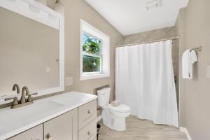Getaway with Heated Pool and fence by Siesta Key Beach