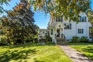 Beautiful Historic Wolfeboro Home one block to Village - Wolfeboro