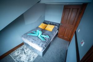 Sea View Top Floor Apartment