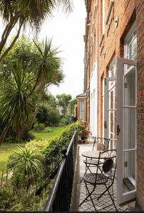 Palatial, Elegant 1000sqft Home - Central London