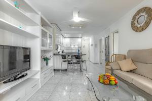 Cozy 2 bedroom apartment with pool view and 2 bathrooms in Los Cristianos