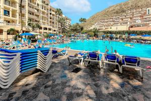 Cozy 2 bedroom apartment with pool view and 2 bathrooms in Los Cristianos