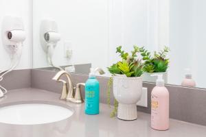 La Vita E Bella 4 Bedroom Storey Lake Condo