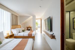 Wayan House with Hotspring Pool