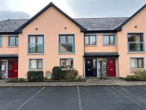 Kincora Harbour Holiday Home -Ideal for Families Contractors Cheapest Price