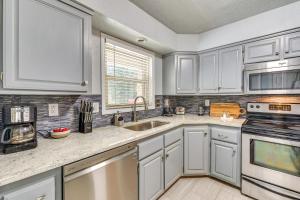 Serene Bella Vista Getaway Near Trails!