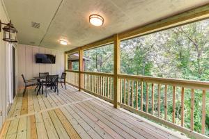 Serene Bella Vista Getaway Near Trails!