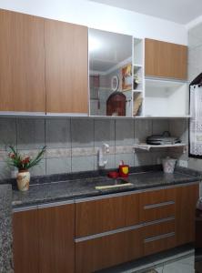 Casa Cond Fechado Aconchegante em Praia Grande e Wi-Fi