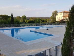 Residence du Château de Jouarres, Azille - Apartment 4 pers with balcony