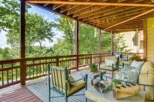 Mountain Time Cashiers Condo with Deck and Views! - Rosman