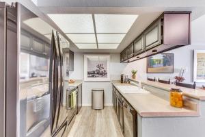 Mtn-View Condo with Pool Access in Palm Springs!