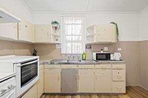 Comfy Single Room - Serene Spot in South Hurstville - Shared Bathroom