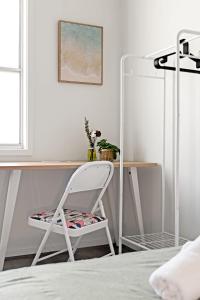 Classic Double Room - Quaint Place in South Hurstville - Shared Bathroom