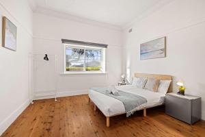 Serene Double Room - Cozy hideaway in South Hurstville - Shared Bathroom