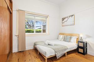 Serene Double Room - Cozy hideaway in South Hurstville - Shared Bathroom