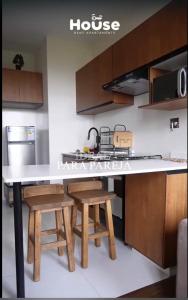 Garzonier Edificio Robles Calle Jose Quintin