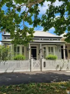 Centrally located modern heritage accommodation - Melbourne