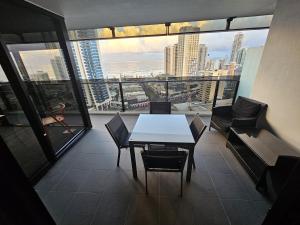 Circle On Cavill - Paradise Stayz